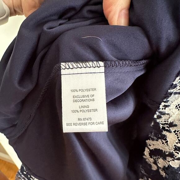 NWT Just Taylor Blue and White Handkerchief Dress Lace V-Neck Sleeveless Size 4 - Picture 7 of 8